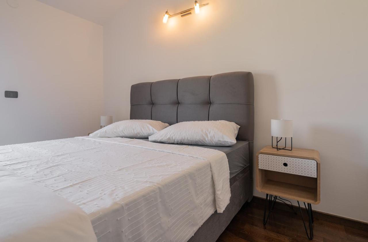 Penthouse Gea Apartment Premantura Exterior photo