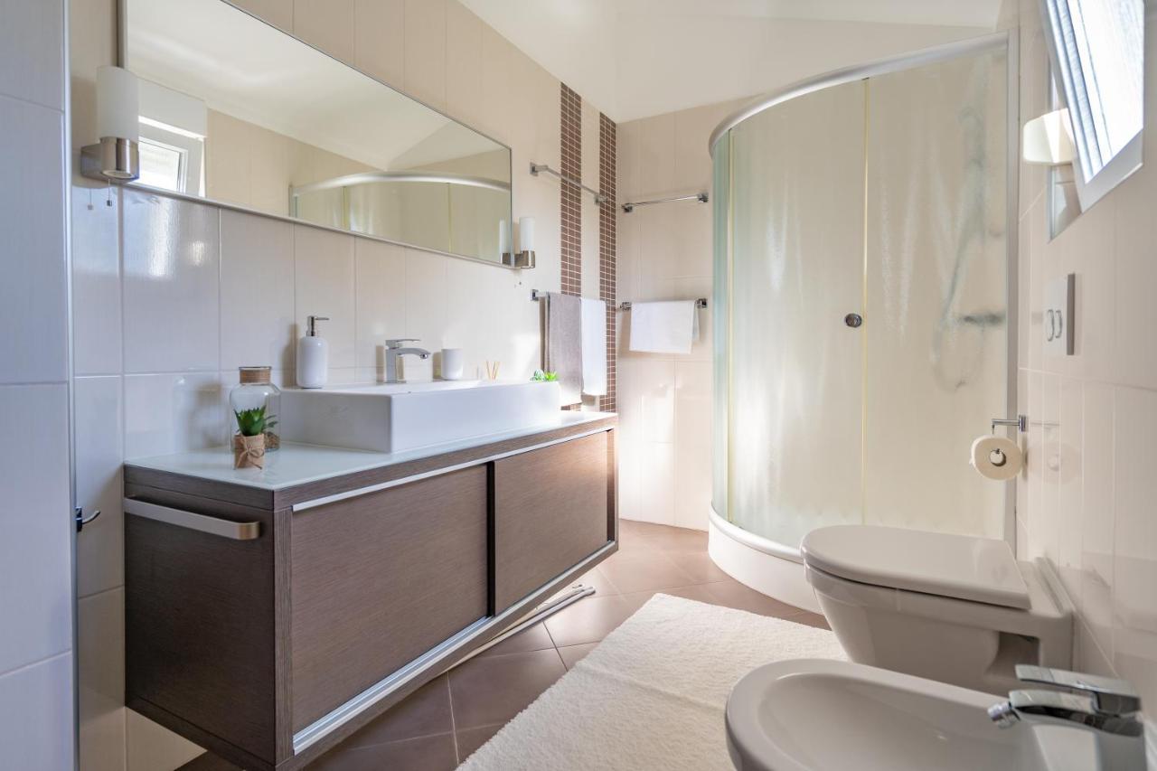 Penthouse Gea Apartment Premantura Exterior photo