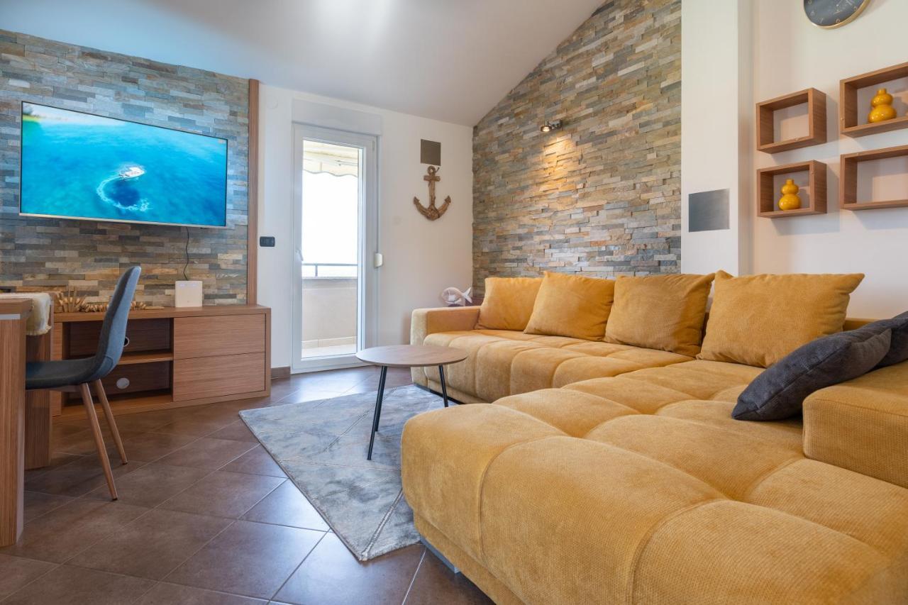 Penthouse Gea Apartment Premantura Exterior photo