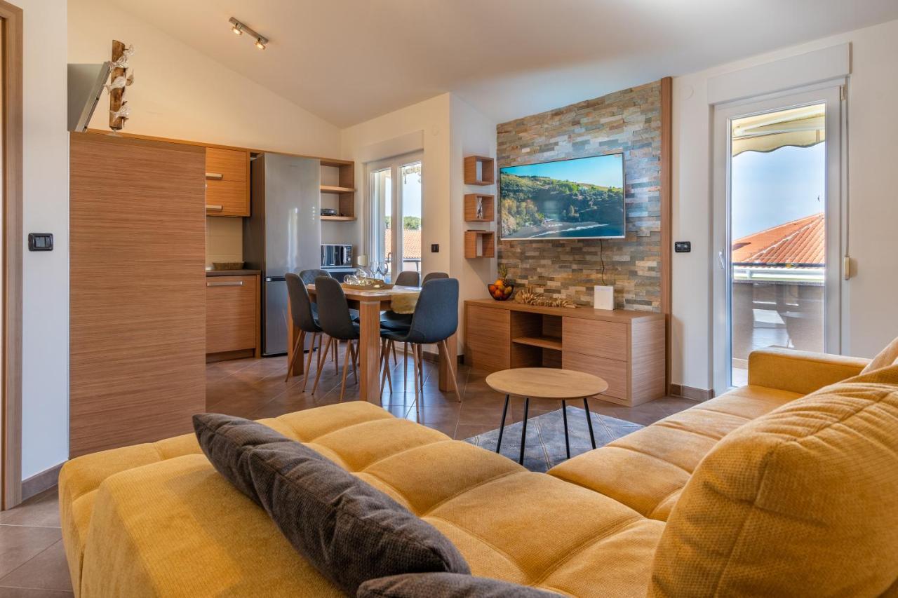 Penthouse Gea Apartment Premantura Exterior photo